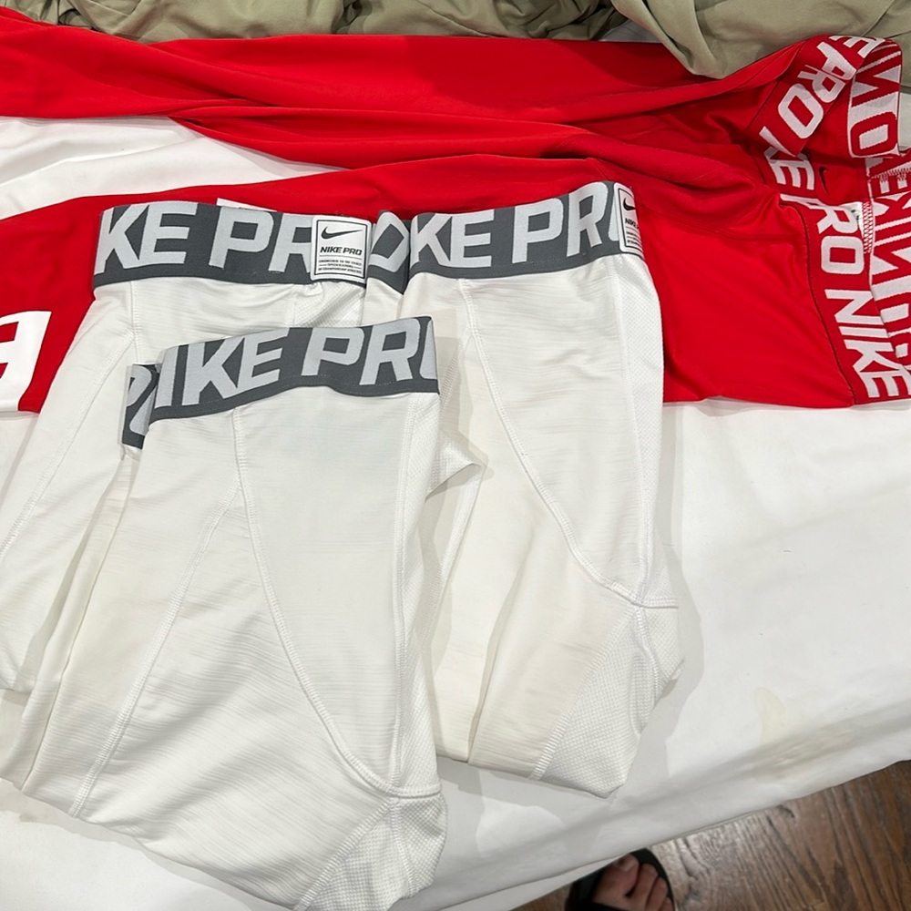 4 unworn Nike compression pants (size LARGE)